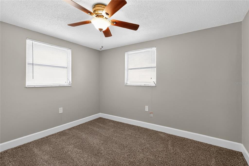 Active With Contract: $214,900 (2 beds, 1 baths, 1038 Square Feet)