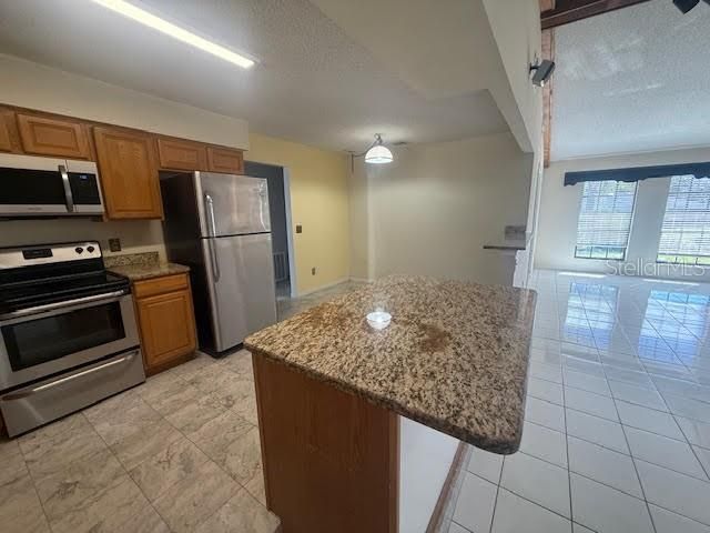 For Rent: $2,900 (3 beds, 2 baths, 2010 Square Feet)