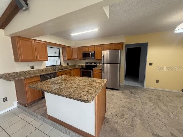 For Rent: $2,900 (3 beds, 2 baths, 2010 Square Feet)