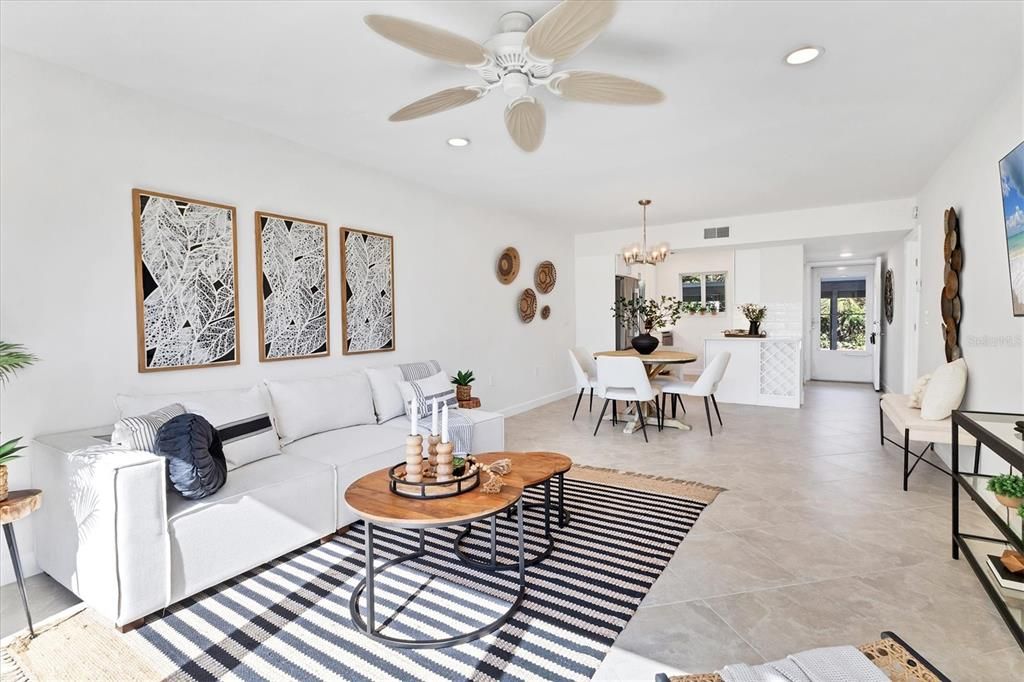 For Sale: $358,000 (1 beds, 1 baths, 698 Square Feet)