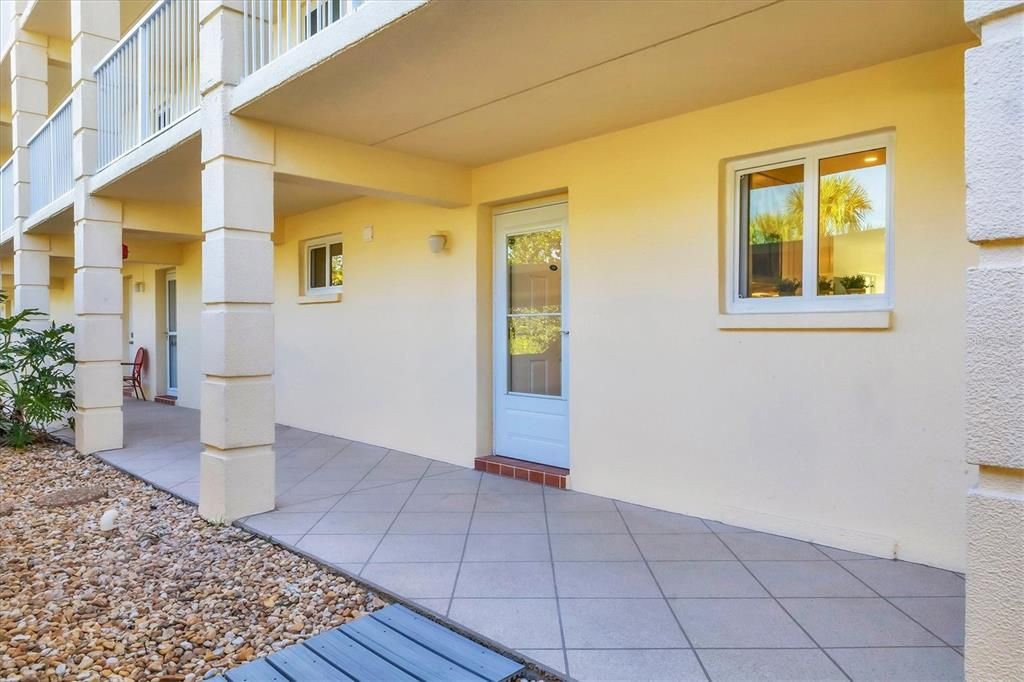 For Sale: $358,000 (1 beds, 1 baths, 698 Square Feet)