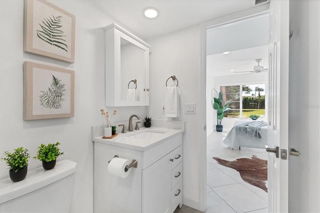 For Sale: $358,000 (1 beds, 1 baths, 698 Square Feet)