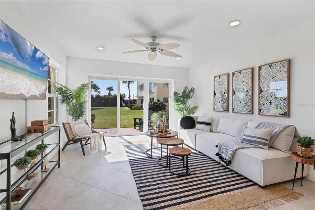 For Sale: $358,000 (1 beds, 1 baths, 698 Square Feet)