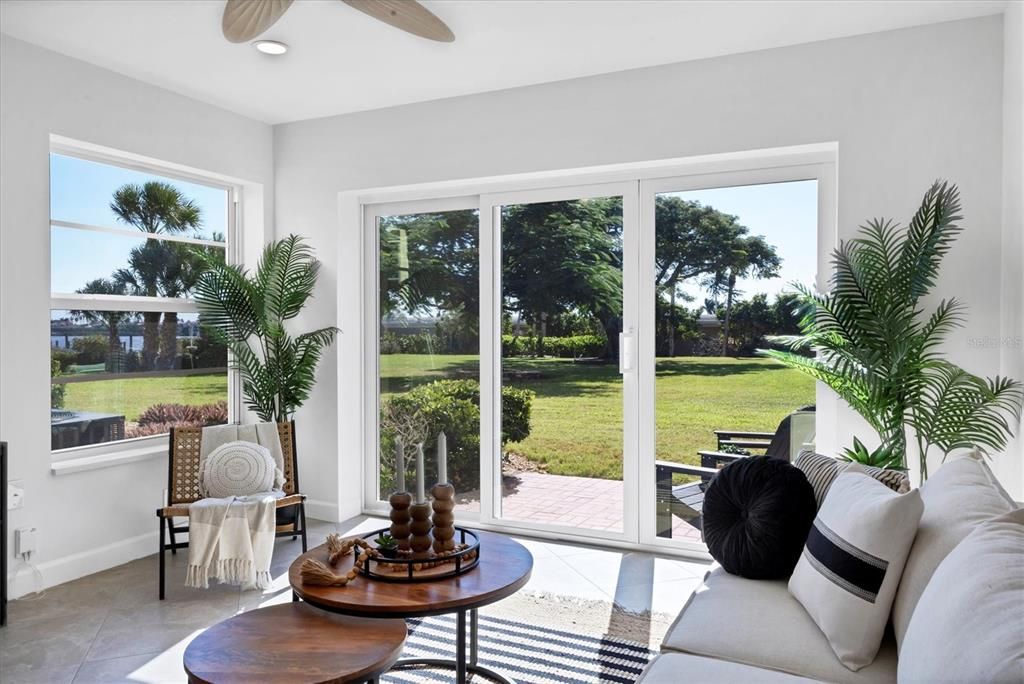 For Sale: $358,000 (1 beds, 1 baths, 698 Square Feet)