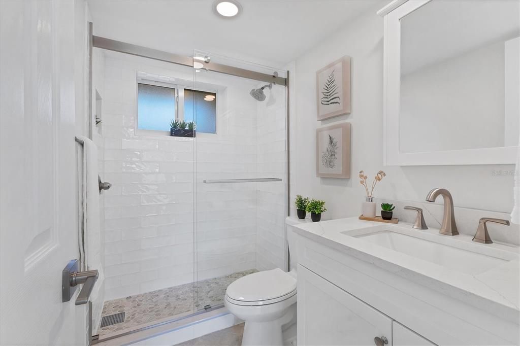 For Sale: $358,000 (1 beds, 1 baths, 698 Square Feet)