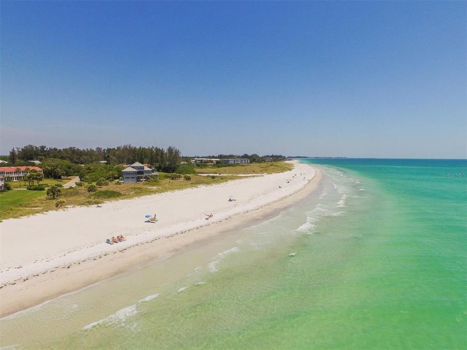 For Sale: $358,000 (1 beds, 1 baths, 698 Square Feet)