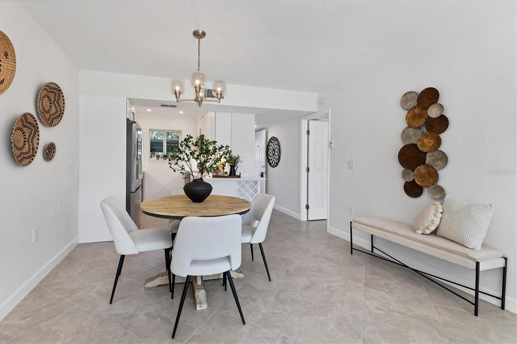 For Sale: $358,000 (1 beds, 1 baths, 698 Square Feet)