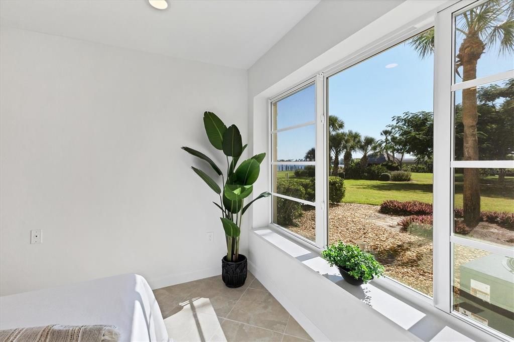 For Sale: $358,000 (1 beds, 1 baths, 698 Square Feet)