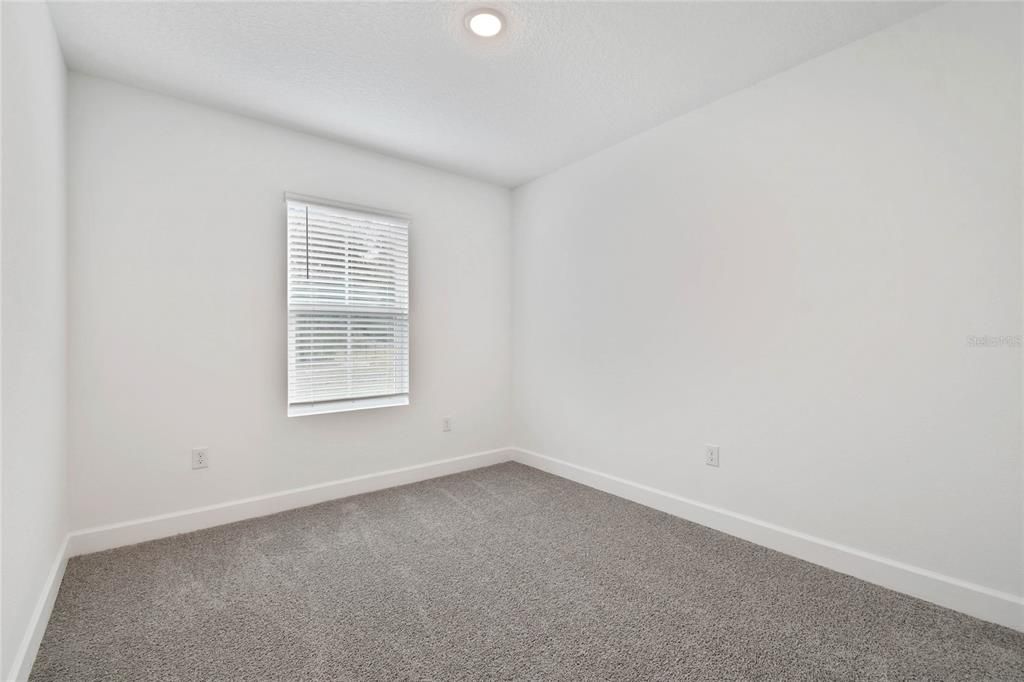 合同活跃: $349,990 (4 贝兹, 3 浴室, 2094 平方英尺)