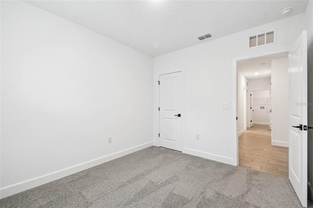 合同活跃: $349,990 (4 贝兹, 3 浴室, 2094 平方英尺)