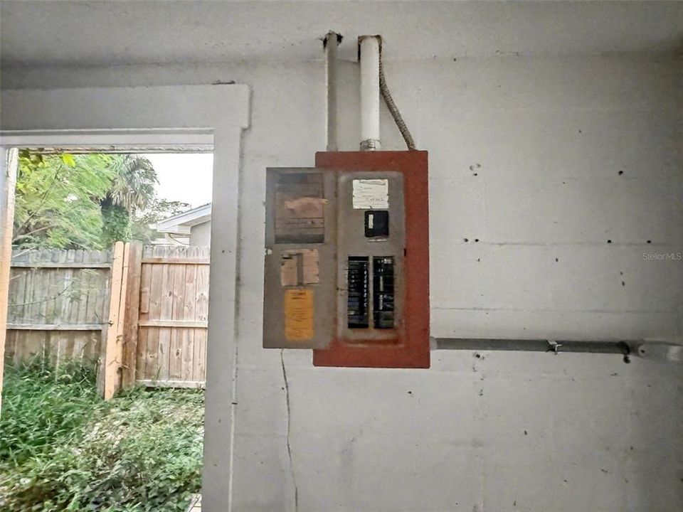 待售: $85,000 (2 贝兹, 1 浴室, 1040 平方英尺)