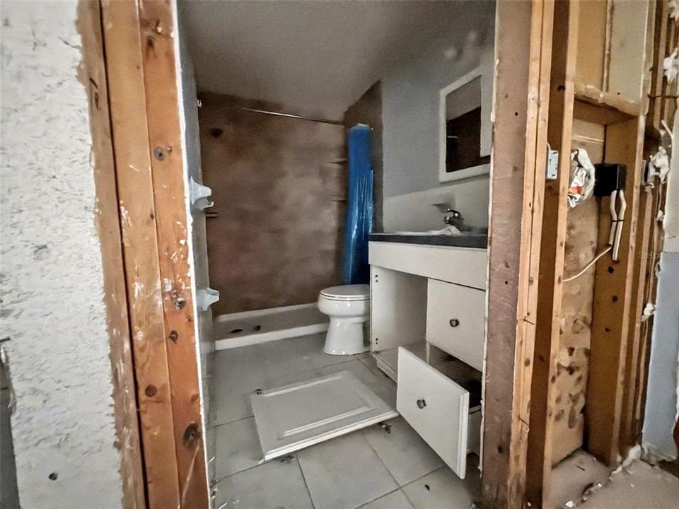 待售: $85,000 (2 贝兹, 1 浴室, 1040 平方英尺)