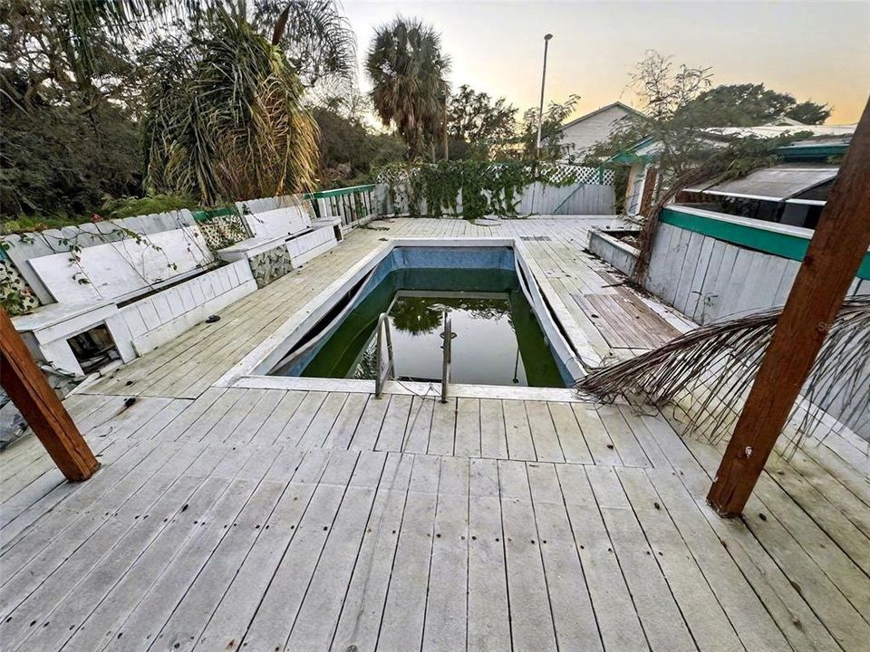 待售: $85,000 (2 贝兹, 1 浴室, 1040 平方英尺)