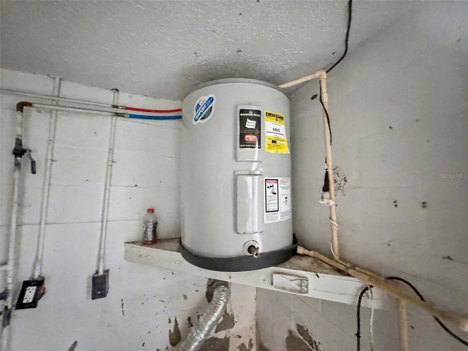 待售: $85,000 (2 贝兹, 1 浴室, 1040 平方英尺)