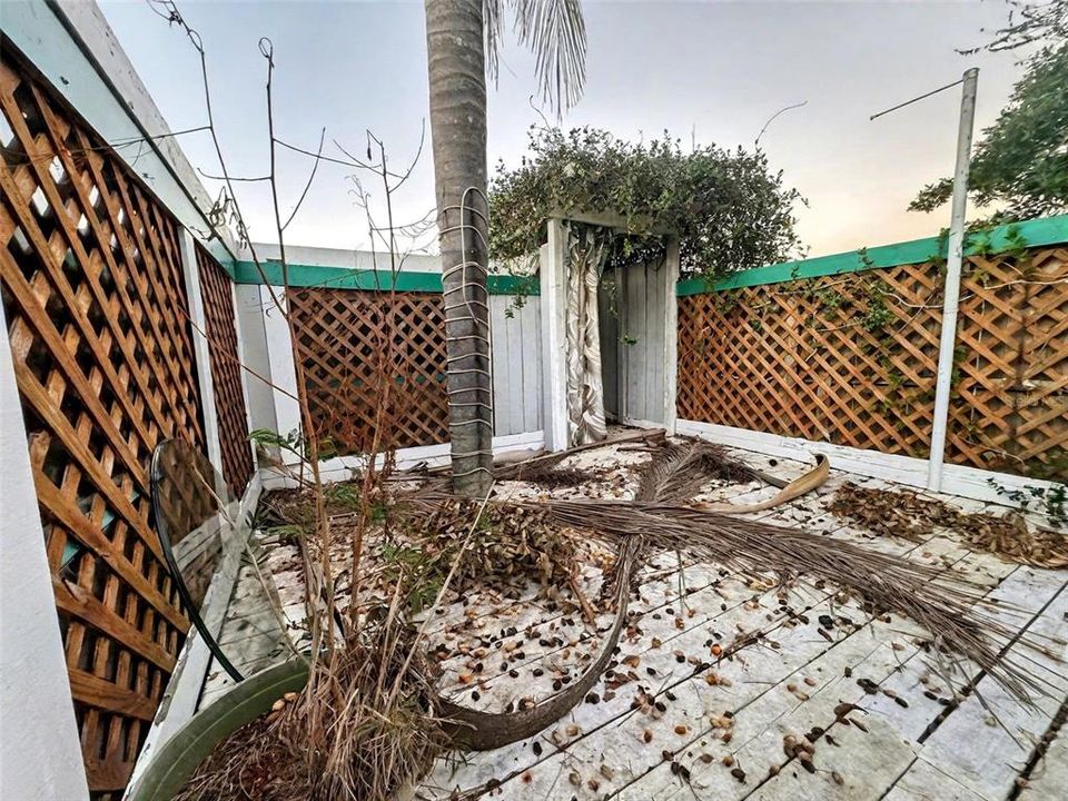 待售: $85,000 (2 贝兹, 1 浴室, 1040 平方英尺)