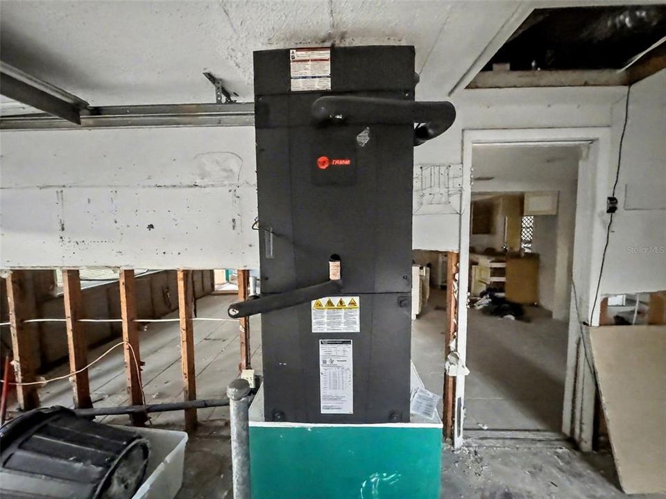 待售: $85,000 (2 贝兹, 1 浴室, 1040 平方英尺)