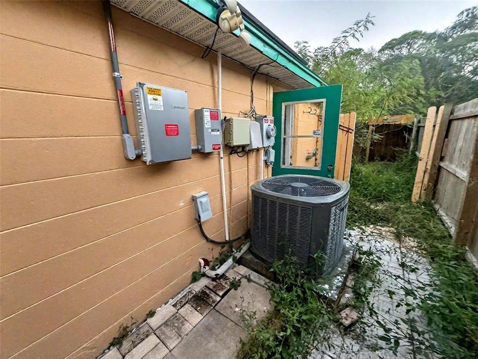 待售: $85,000 (2 贝兹, 1 浴室, 1040 平方英尺)