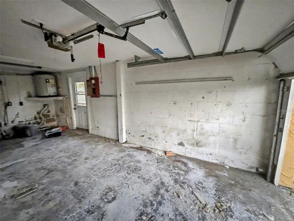 待售: $85,000 (2 贝兹, 1 浴室, 1040 平方英尺)