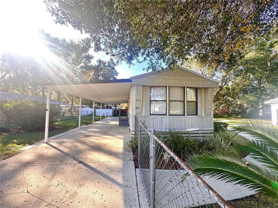 合同活跃: $125,000 (2 贝兹, 2 浴室, 924 平方英尺)