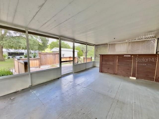 合同活跃: $125,000 (2 贝兹, 2 浴室, 924 平方英尺)