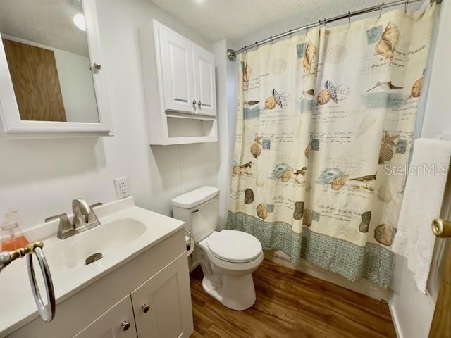 合同活跃: $125,000 (2 贝兹, 2 浴室, 924 平方英尺)