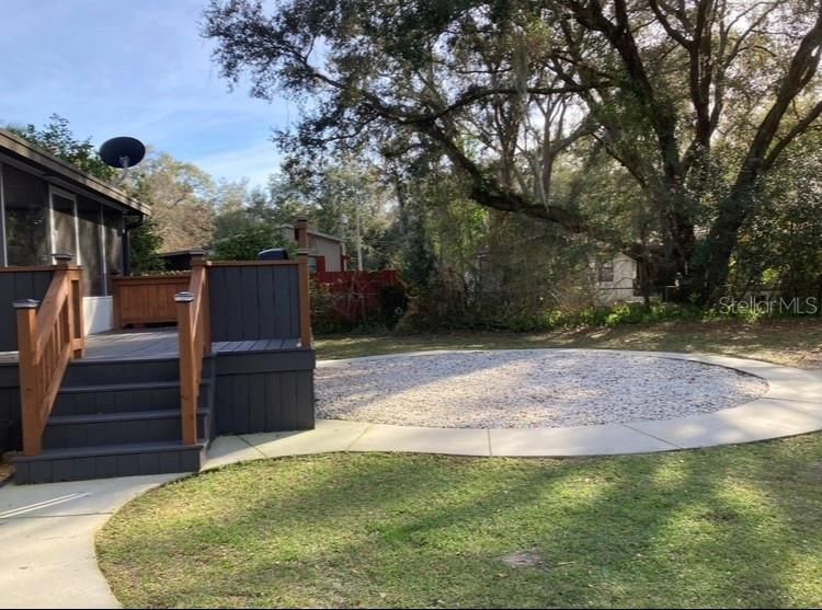 合同活跃: $125,000 (2 贝兹, 2 浴室, 924 平方英尺)