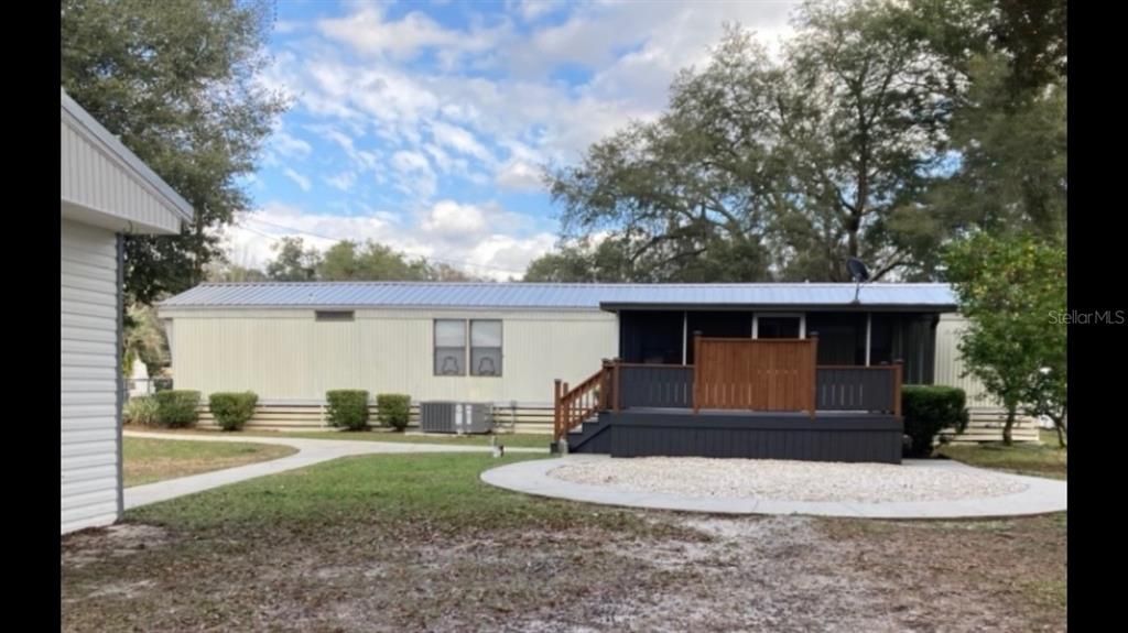 合同活跃: $125,000 (2 贝兹, 2 浴室, 924 平方英尺)