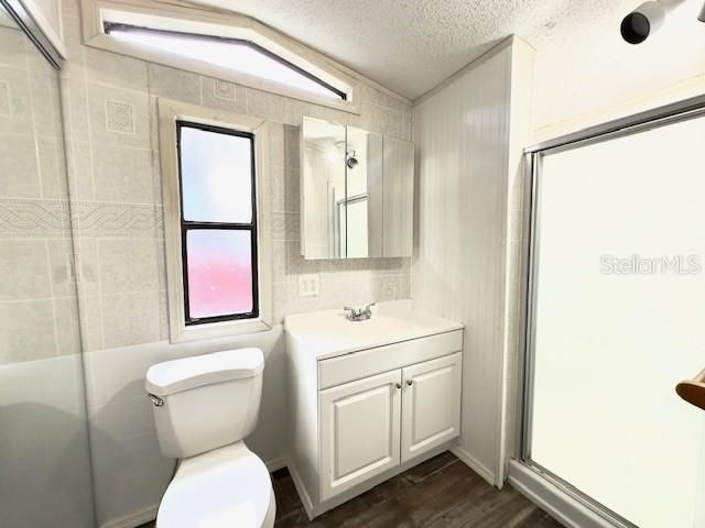 合同活跃: $125,000 (2 贝兹, 2 浴室, 924 平方英尺)