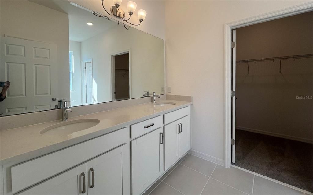 На продажу: $395,869 (4 спален, 2 ванн, 2008 Квадратных фут)