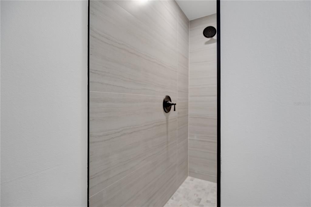 For Rent: $3,000 (5 beds, 3 baths, 1442 Square Feet)