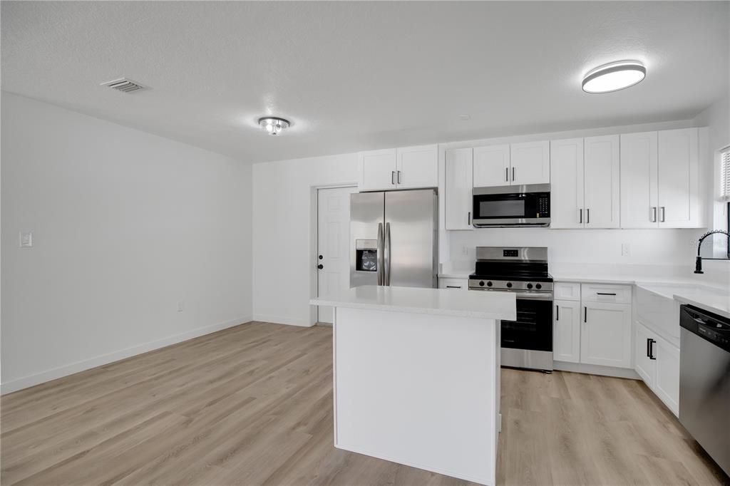 For Rent: $3,000 (5 beds, 3 baths, 1442 Square Feet)