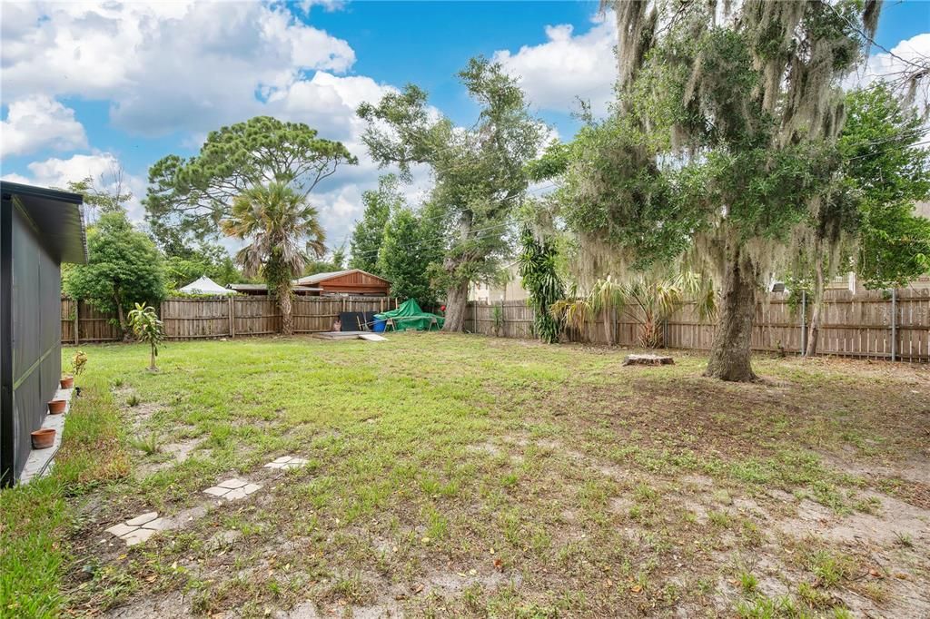 For Rent: $3,000 (5 beds, 3 baths, 1442 Square Feet)