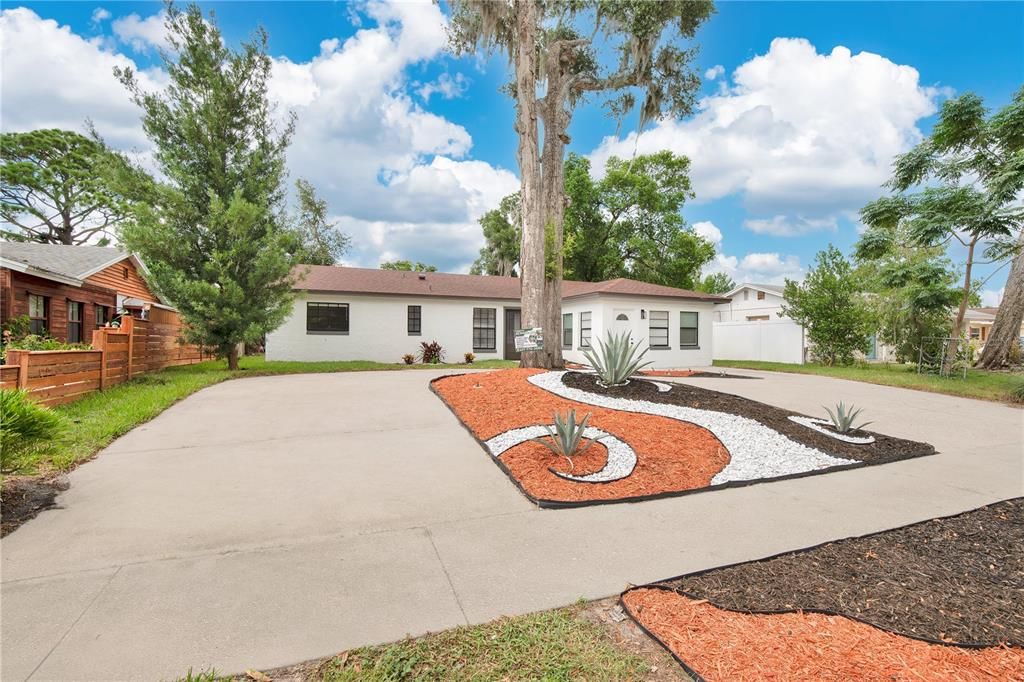 For Rent: $3,000 (5 beds, 3 baths, 1442 Square Feet)