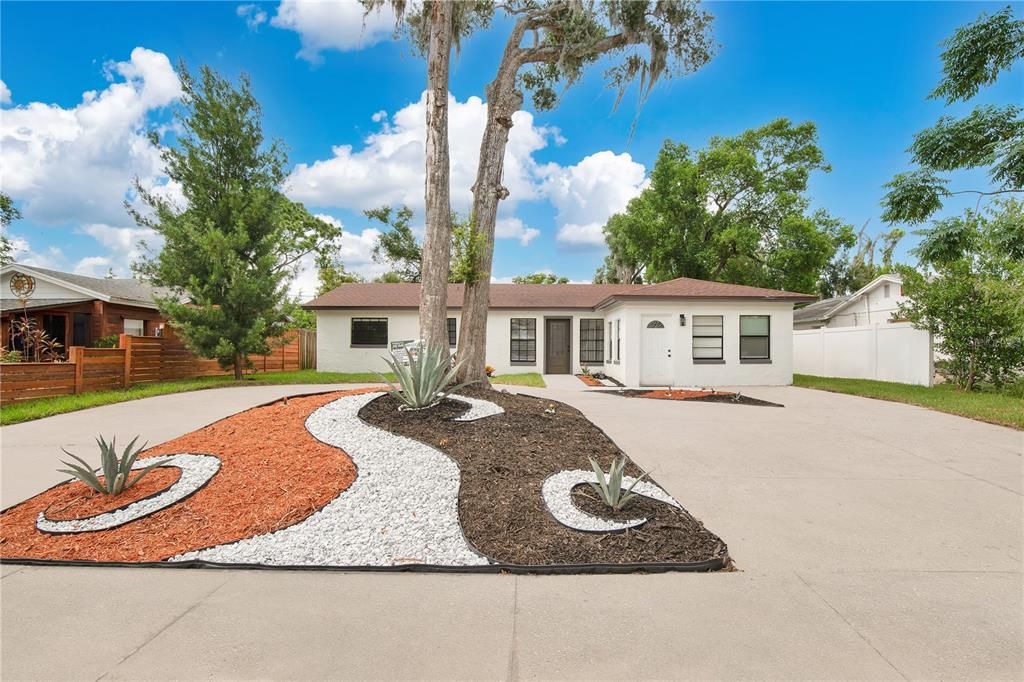 For Rent: $3,000 (5 beds, 3 baths, 1442 Square Feet)