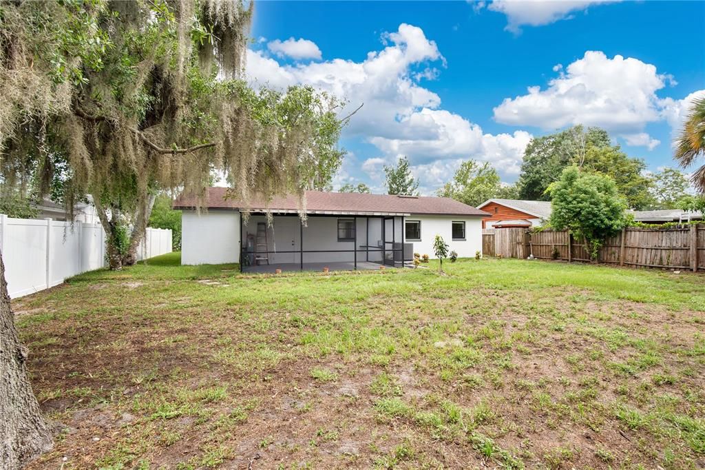 For Rent: $3,000 (5 beds, 3 baths, 1442 Square Feet)