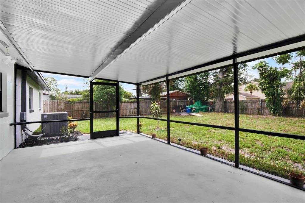 For Rent: $3,000 (5 beds, 3 baths, 1442 Square Feet)