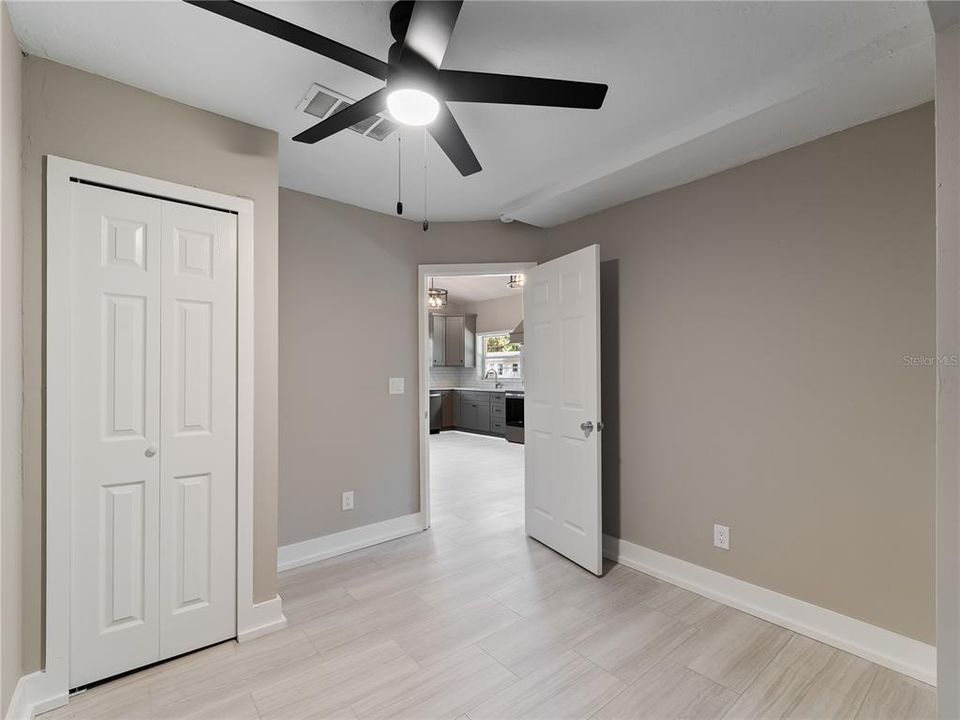 На продажу: $600,000 (4 спален, 2 ванн, 1727 Квадратных фут)