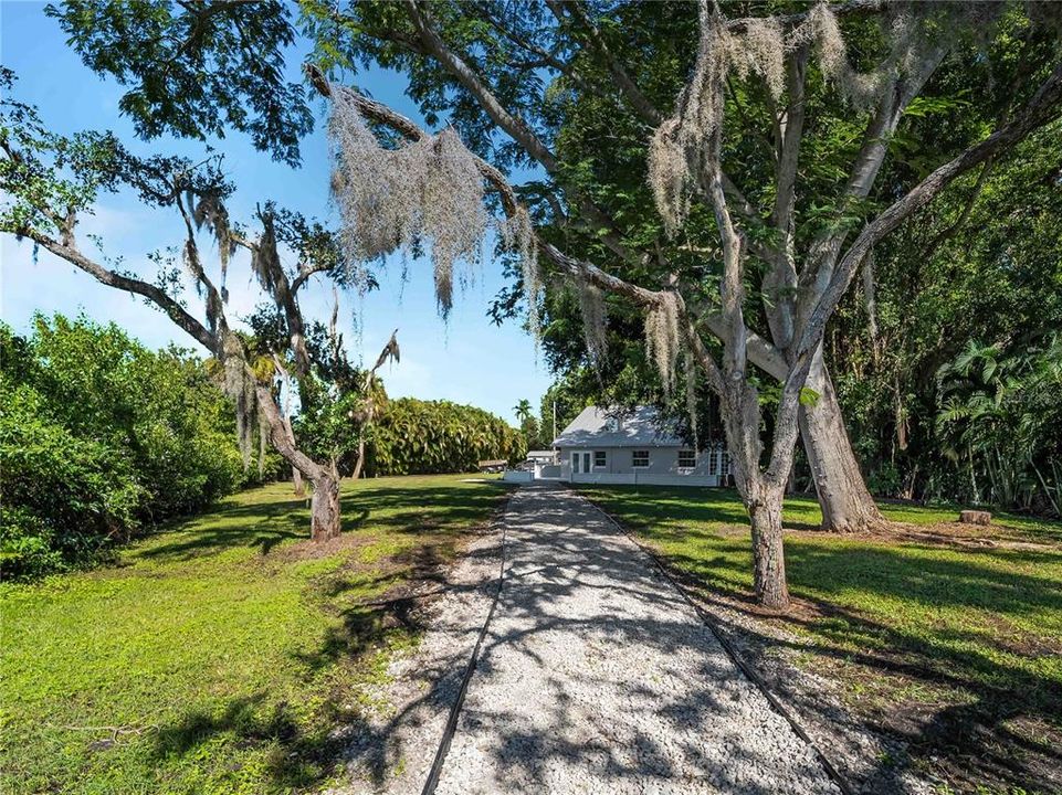 На продажу: $600,000 (4 спален, 2 ванн, 1727 Квадратных фут)