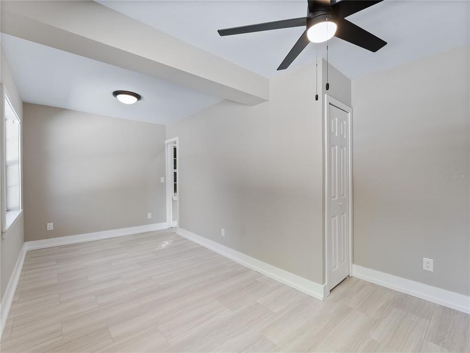 На продажу: $600,000 (4 спален, 2 ванн, 1727 Квадратных фут)