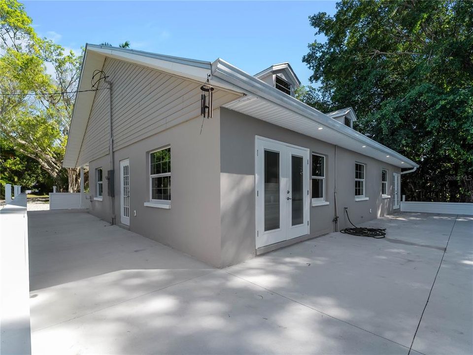 На продажу: $600,000 (4 спален, 2 ванн, 1727 Квадратных фут)