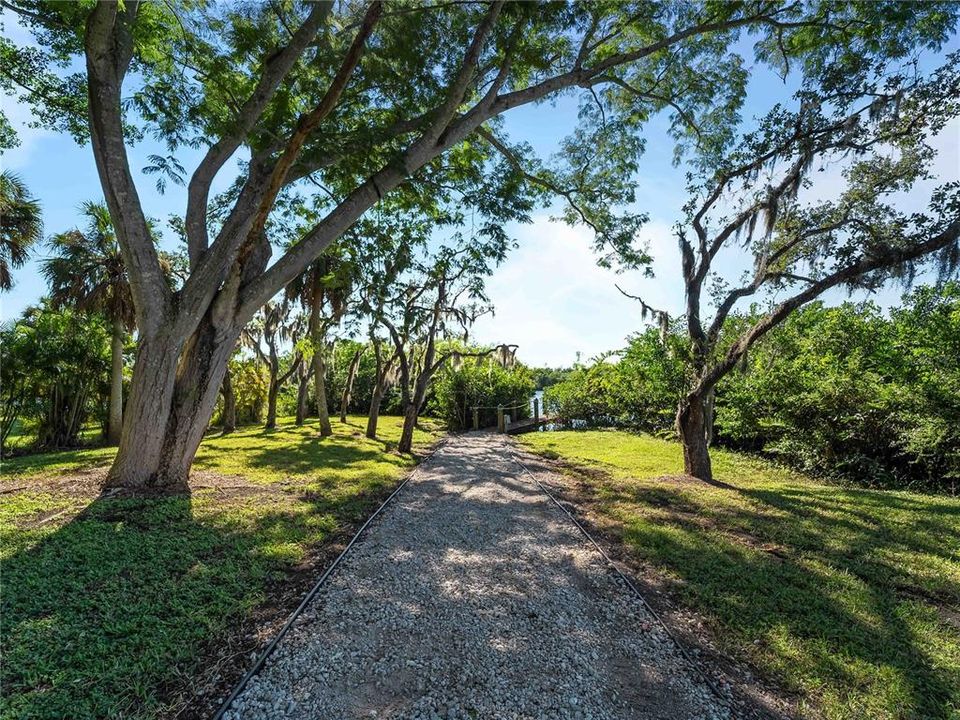 На продажу: $600,000 (4 спален, 2 ванн, 1727 Квадратных фут)