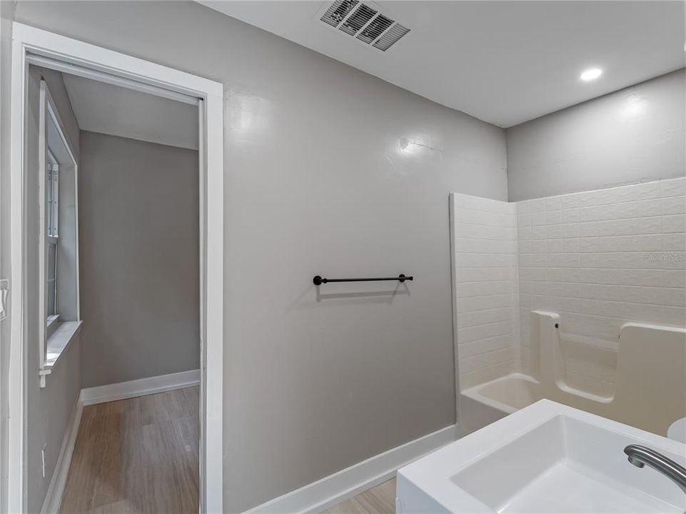 На продажу: $600,000 (4 спален, 2 ванн, 1727 Квадратных фут)