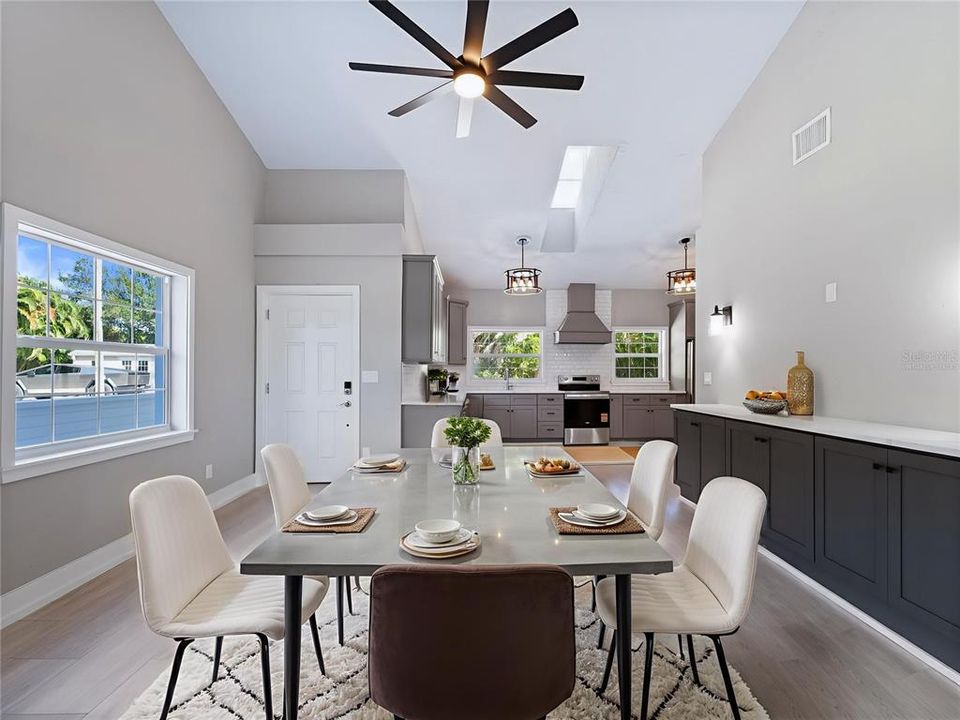 На продажу: $600,000 (4 спален, 2 ванн, 1727 Квадратных фут)