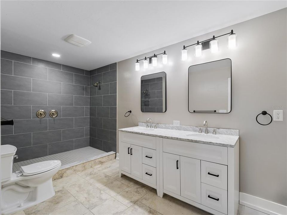 На продажу: $600,000 (4 спален, 2 ванн, 1727 Квадратных фут)