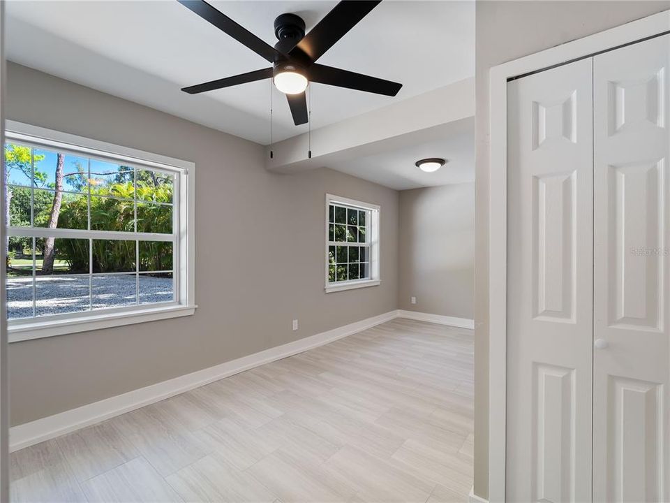 На продажу: $600,000 (4 спален, 2 ванн, 1727 Квадратных фут)