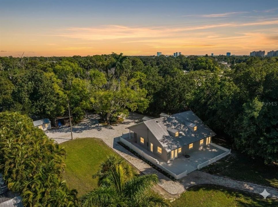 For Sale: $600,000 (4 beds, 2 baths, 1727 Square Feet)