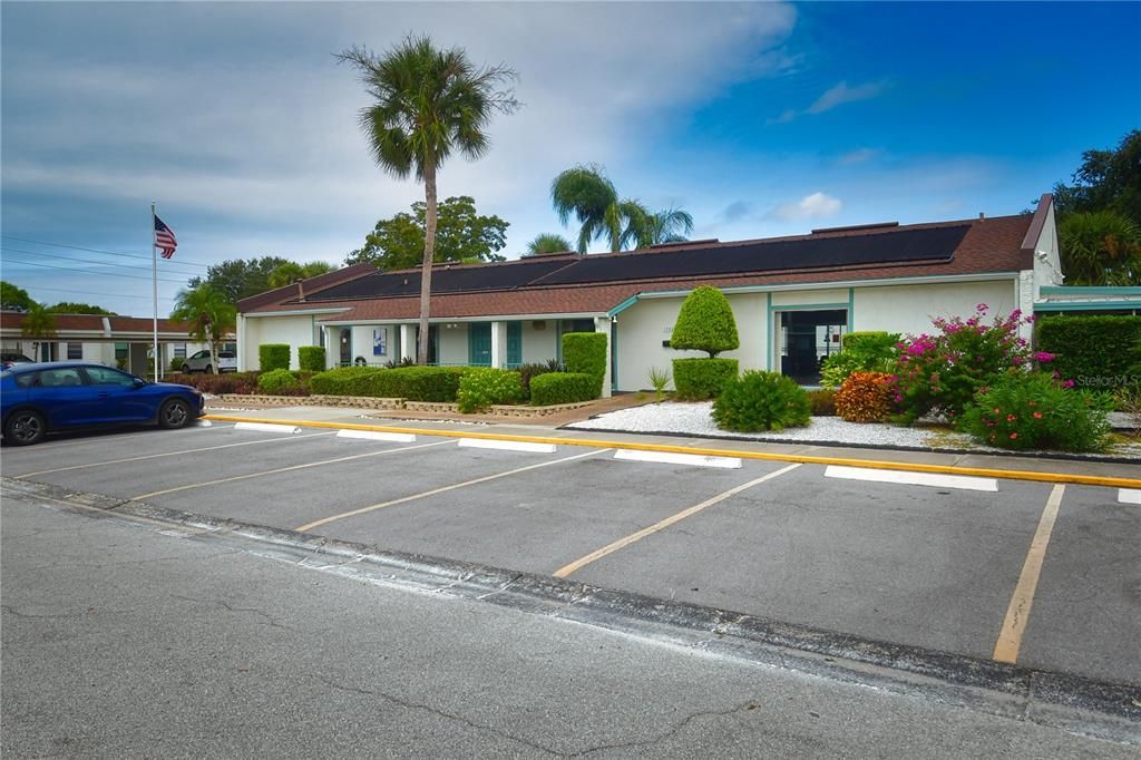 合同活跃: $115,000 (2 贝兹, 2 浴室, 865 平方英尺)