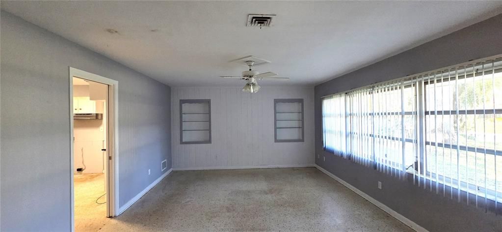 Под контрактом: $175,000 (3 спален, 3 ванн, 1892 Квадратных фут)