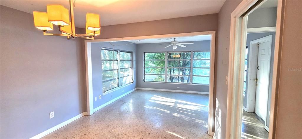 Под контрактом: $175,000 (3 спален, 3 ванн, 1892 Квадратных фут)