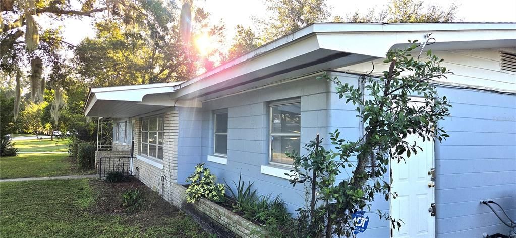 Под контрактом: $175,000 (3 спален, 3 ванн, 1892 Квадратных фут)